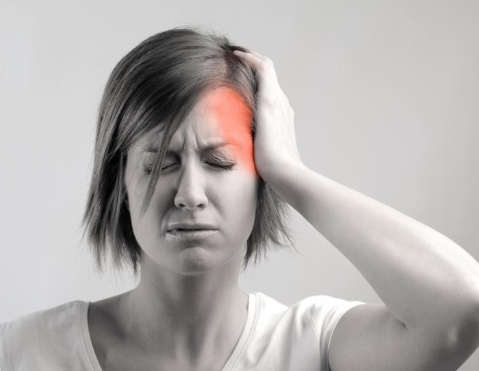 болит голова перед месячными причины и лечение