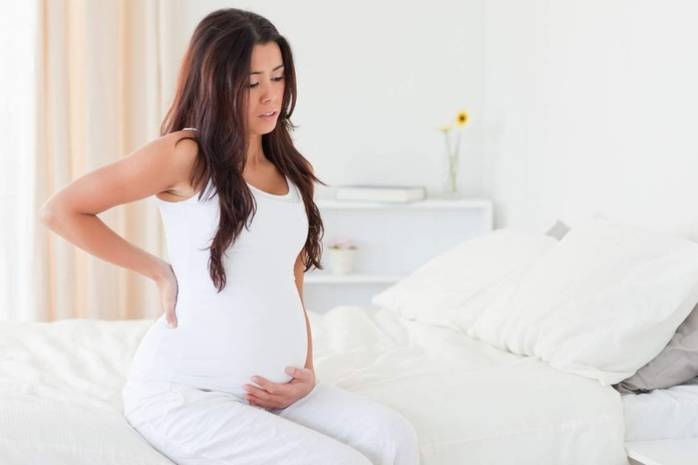 При вставании спина болит