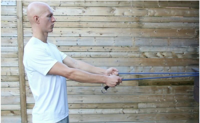 как исправить сутулость: отведение лопаток 1