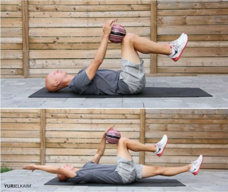 как исправить сутулость: упражнения с медболом